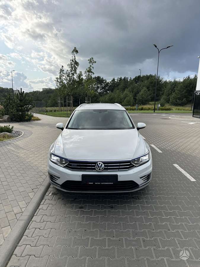 Volkswagen Passat - 2