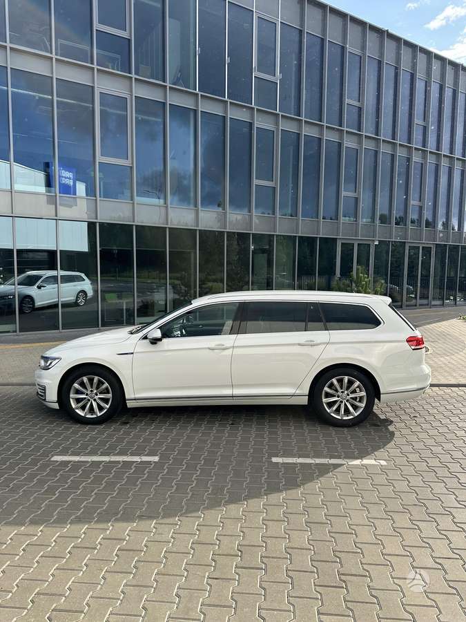 Volkswagen Passat - 4