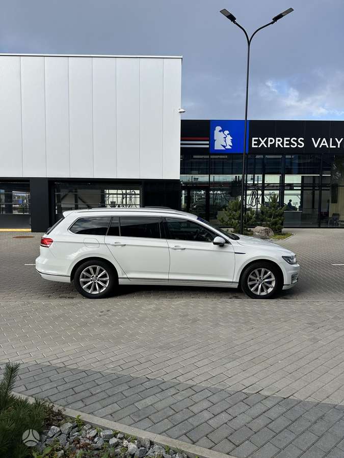 Volkswagen Passat - 8