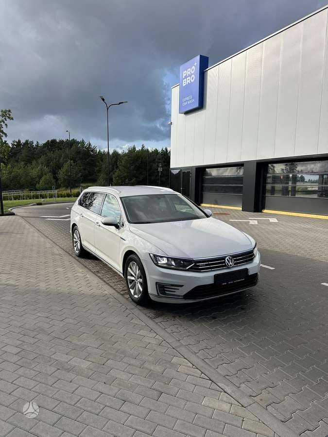 Volkswagen Passat - 9