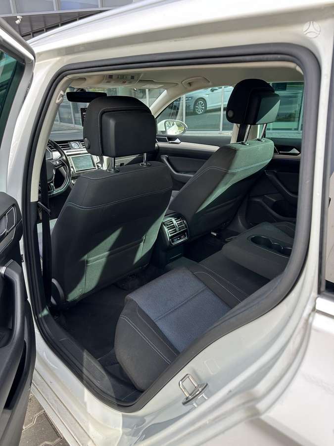 Volkswagen Passat - 11