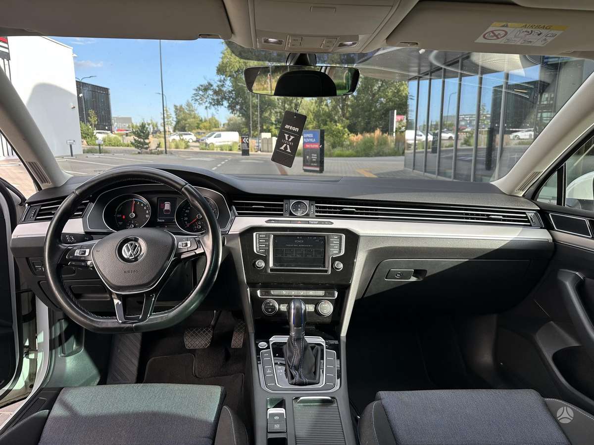 Volkswagen Passat - 12