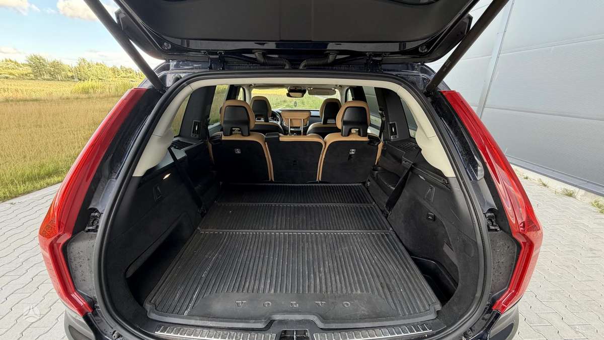 Volvo XC90 - 11