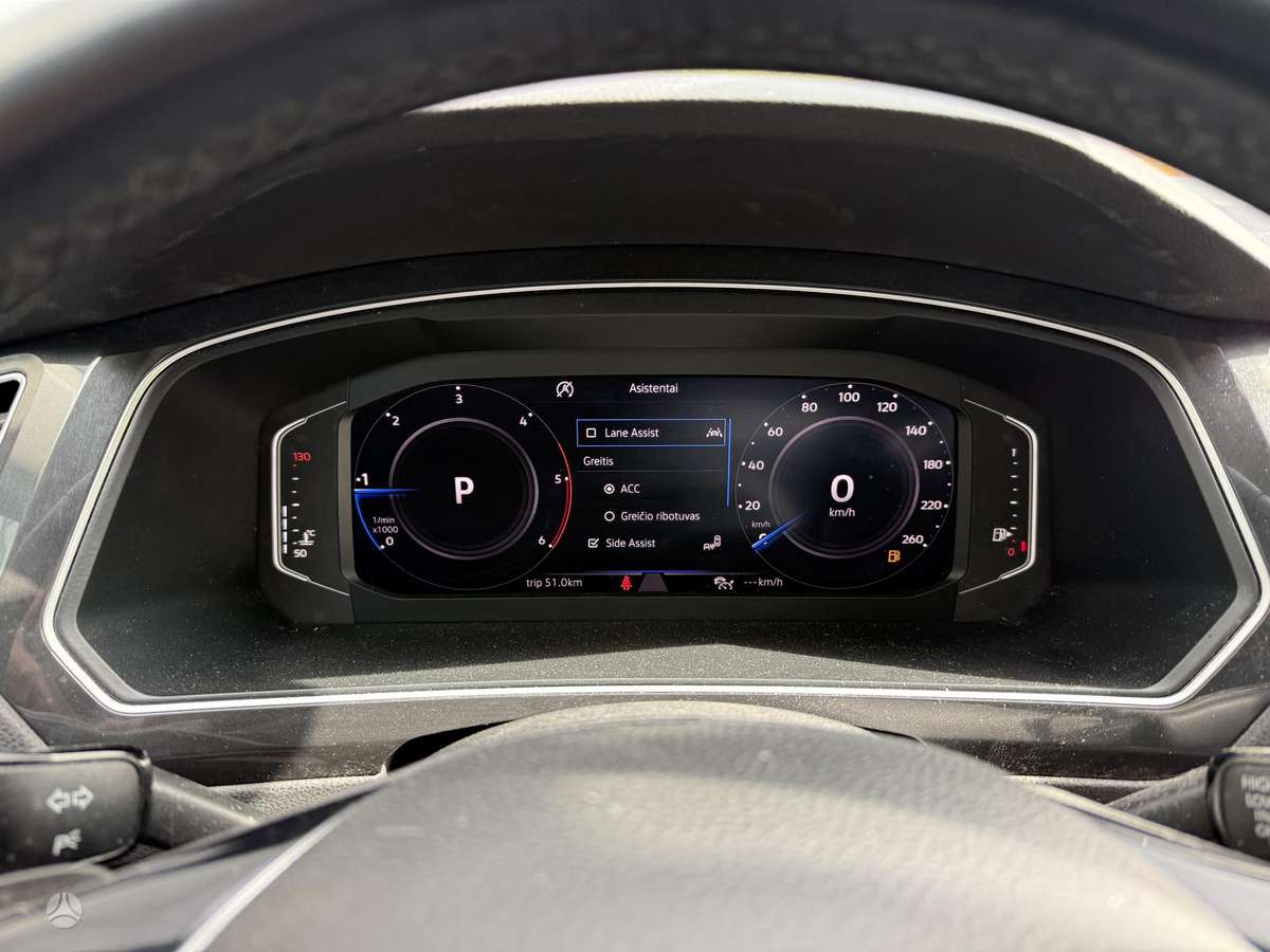 Volkswagen Tiguan - 12