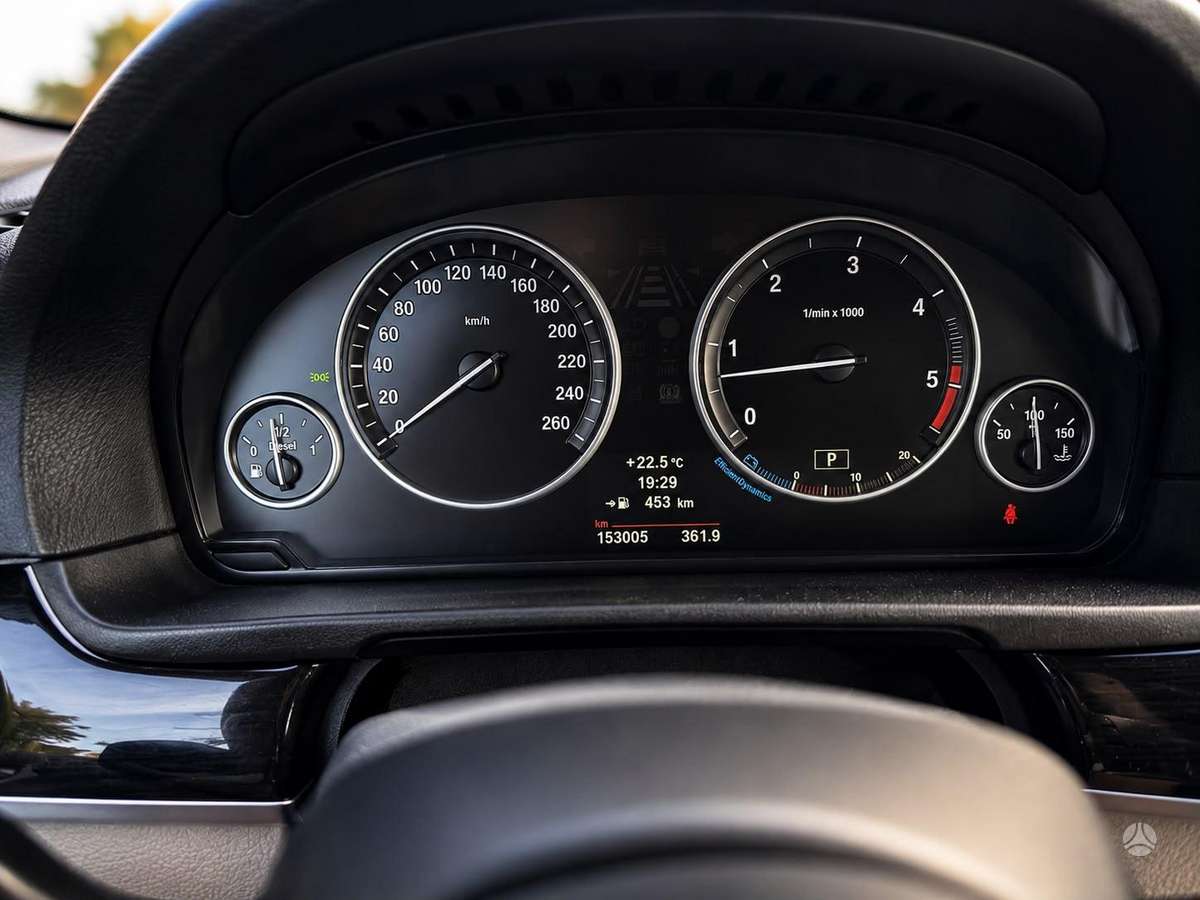 BMW 530, Седан