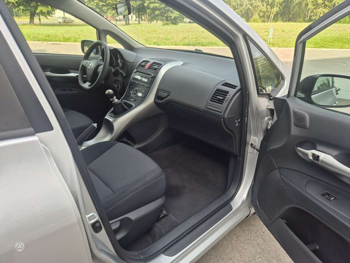 Toyota Auris, 2.0 l., hatchback