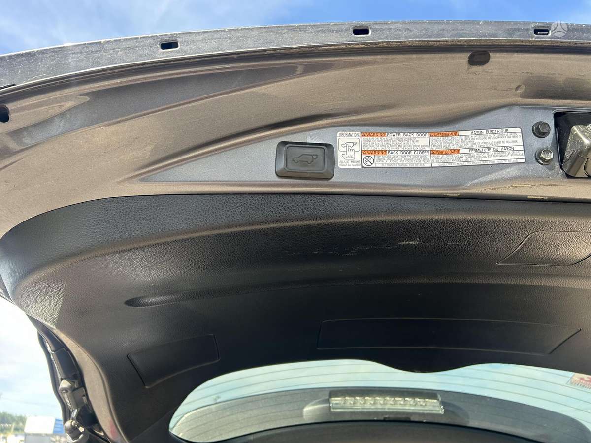 Toyota RAV4 - 8