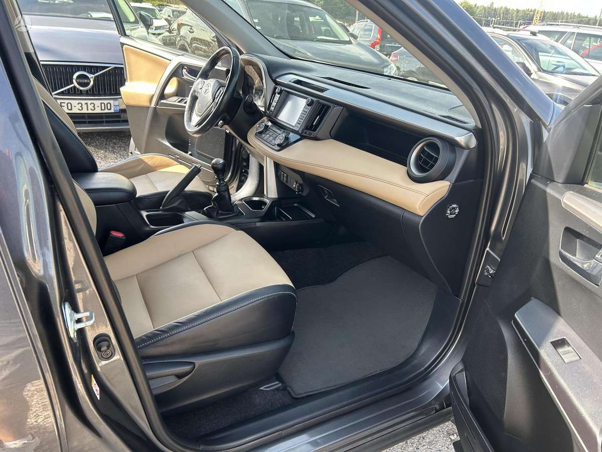 Toyota RAV4 - 11