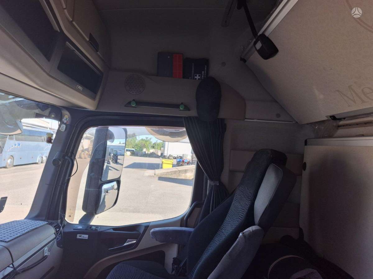 Mercedes-Benz Actros 963, platformos