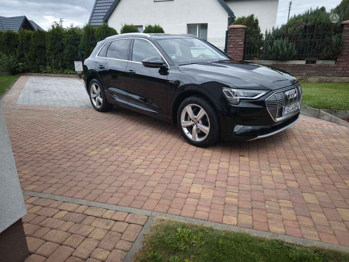 Audi e-tron, 95 kWh, off-road / crossover