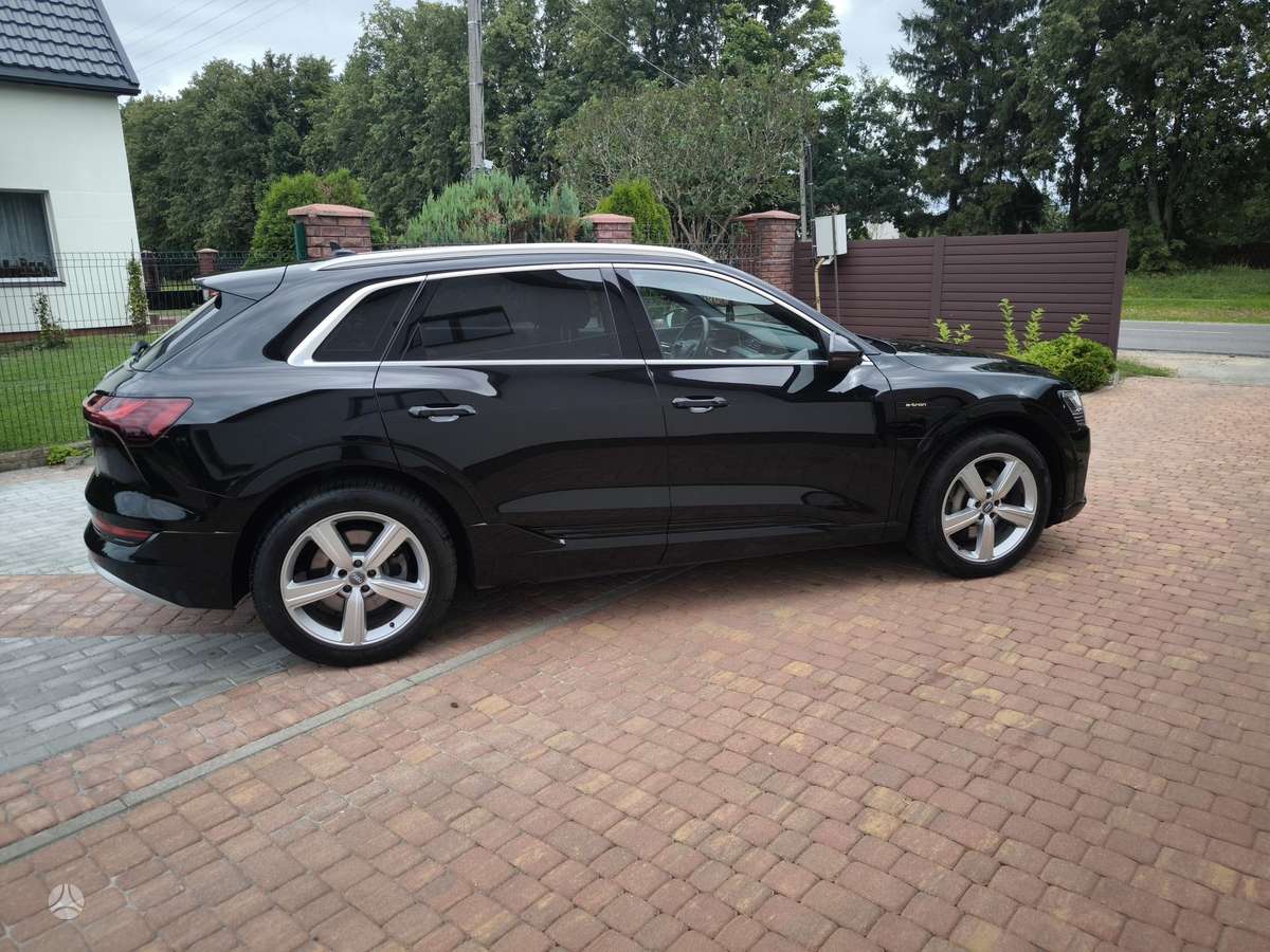 Audi e-tron, 95 kWh, off-road / crossover