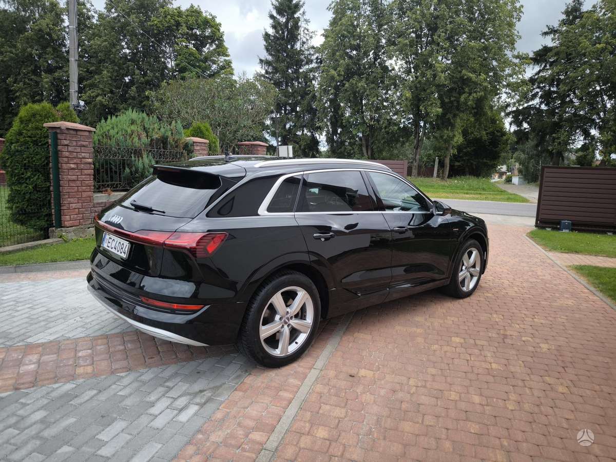 Audi e-tron, 95 kWh, off-road / crossover