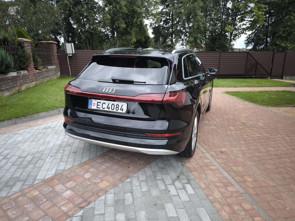 Audi e-tron, 95 kWh, off-road / crossover