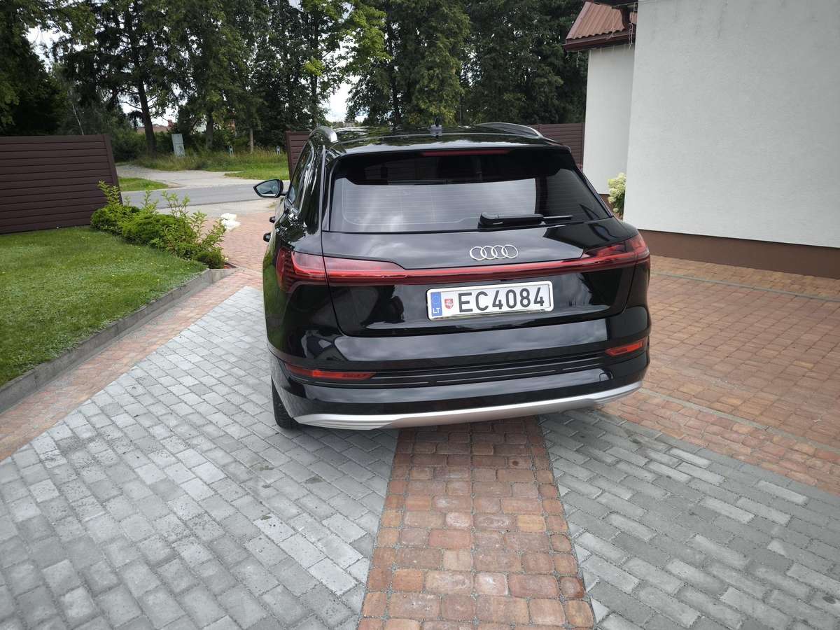 Audi e-tron, 95 kWh, off-road / crossover