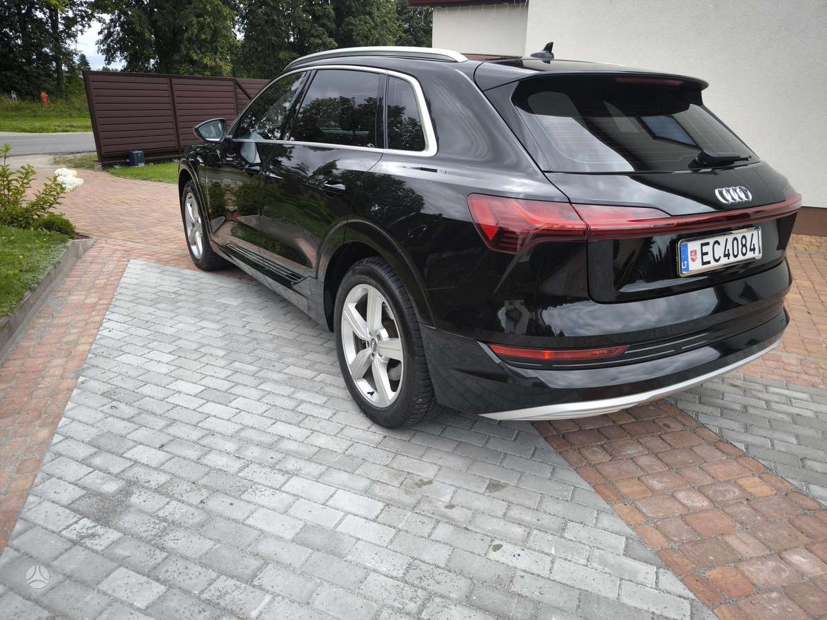 Audi e-tron, 95 kWh, off-road / crossover