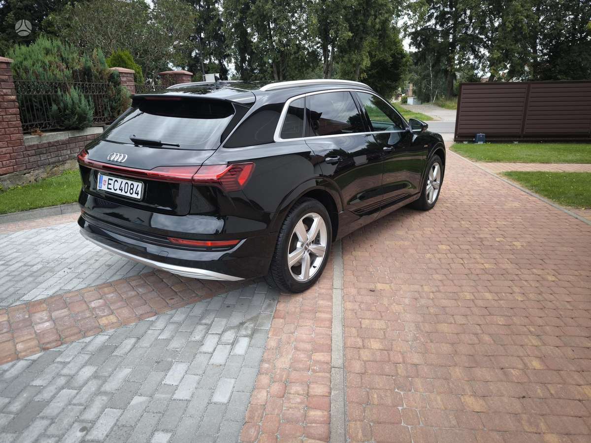 Audi e-tron, 95 kWh, off-road / crossover