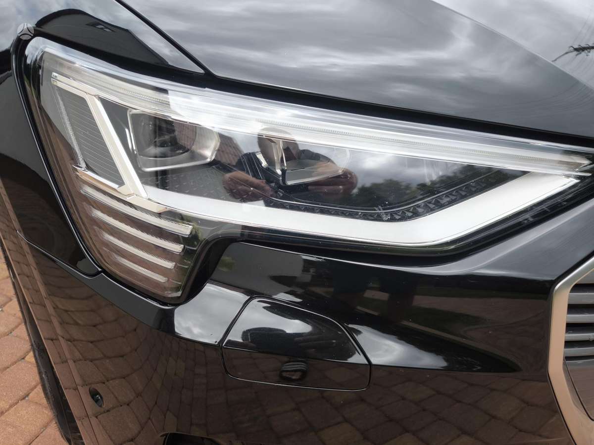 Audi e-tron, 95 kWh, off-road / crossover