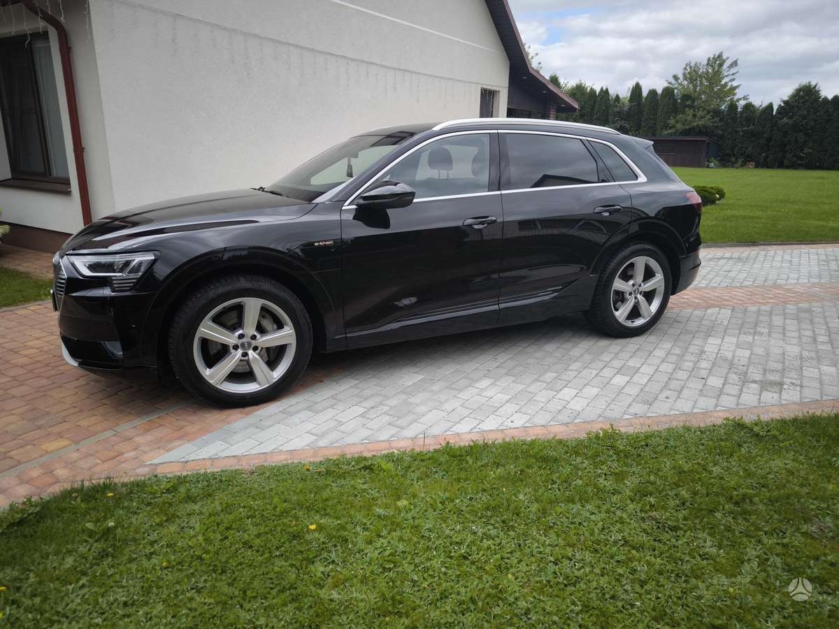 Audi e-tron, 95 kWh, off-road / crossover