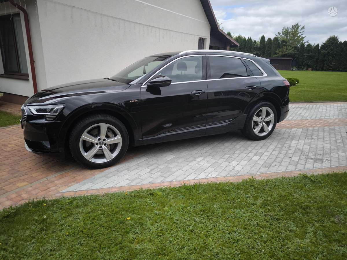 Audi e-tron, 95 kWh, off-road / crossover