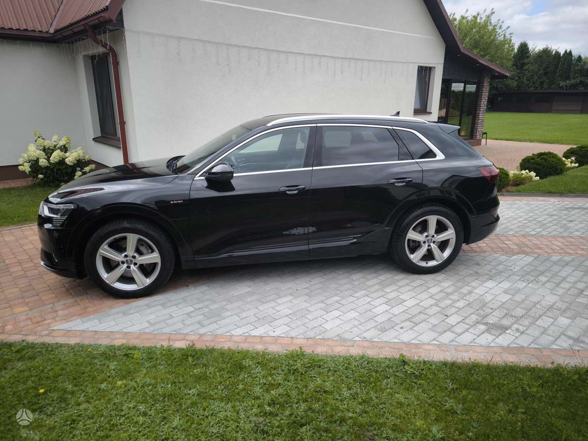 Audi e-tron, 95 kWh, off-road / crossover
