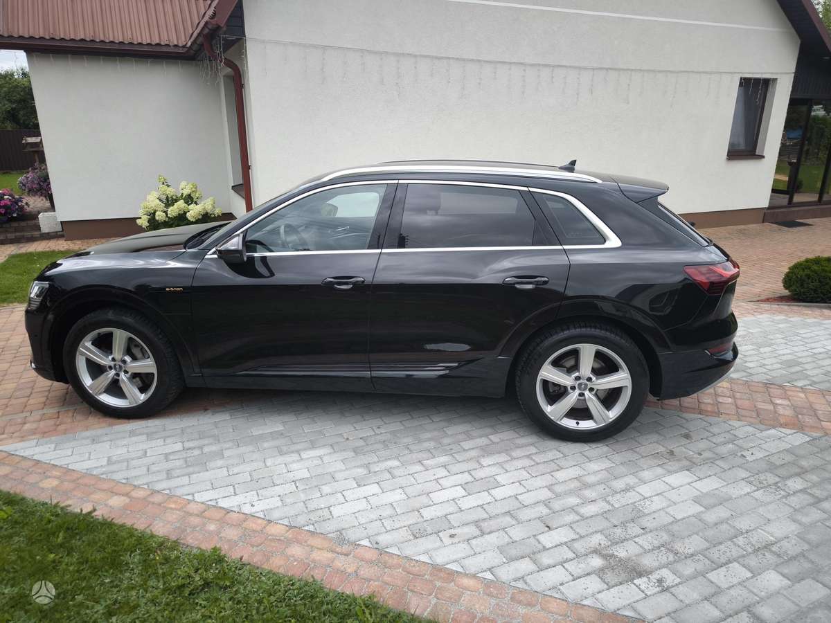 Audi e-tron, 95 kWh, off-road / crossover