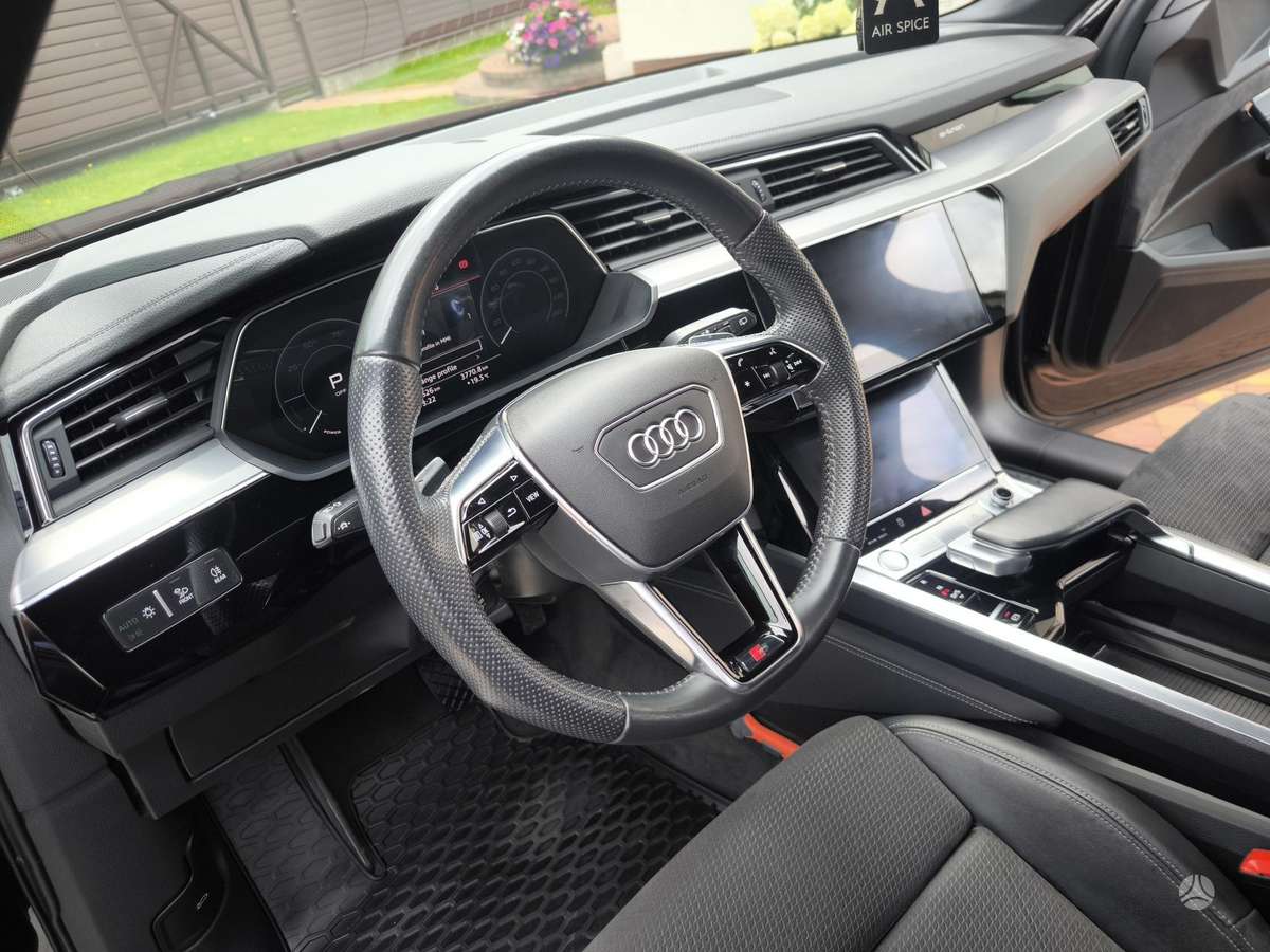 Audi e-tron, 95 kWh, off-road / crossover