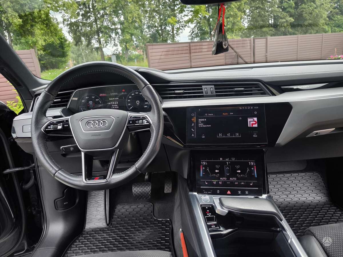 Audi e-tron, 95 kWh, off-road / crossover