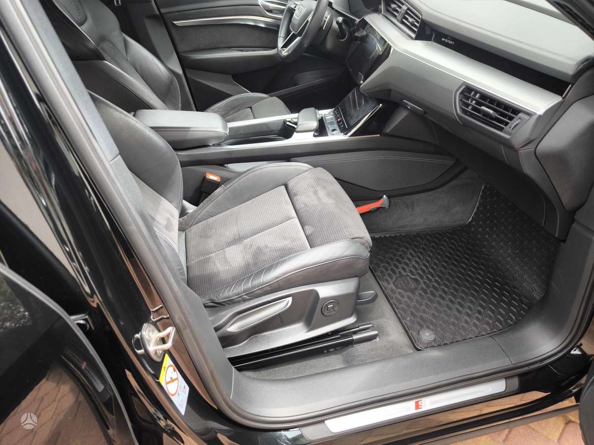 Audi e-tron, 95 kWh, off-road / crossover