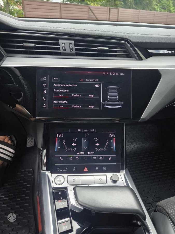 Audi e-tron, 95 kWh, off-road / crossover