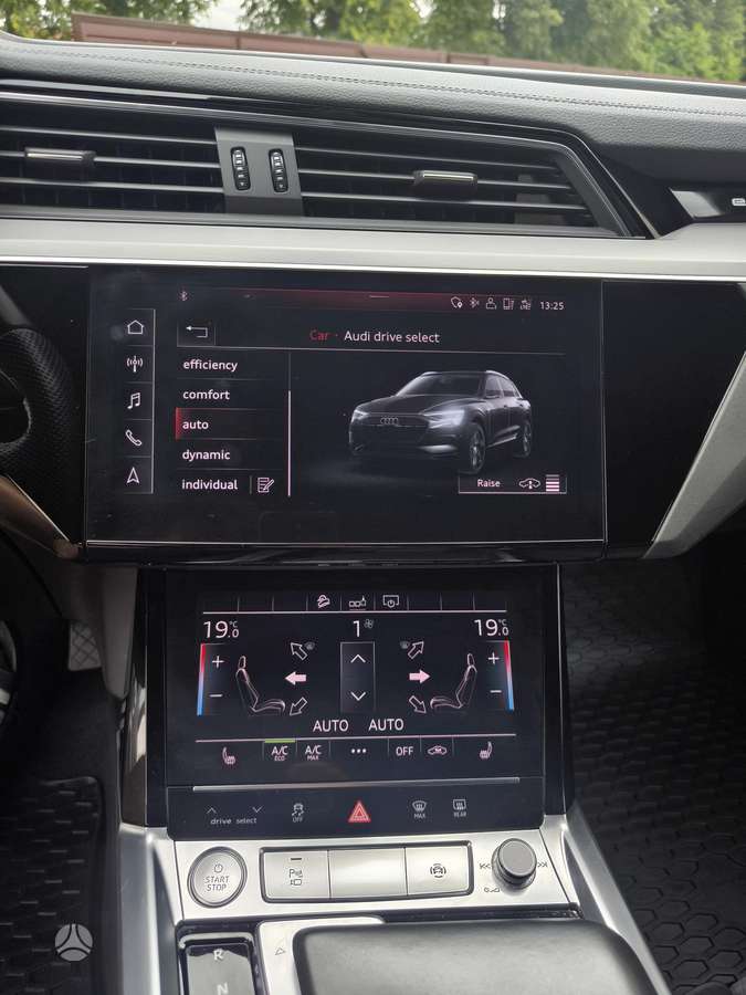 Audi e-tron, 95 kWh, off-road / crossover
