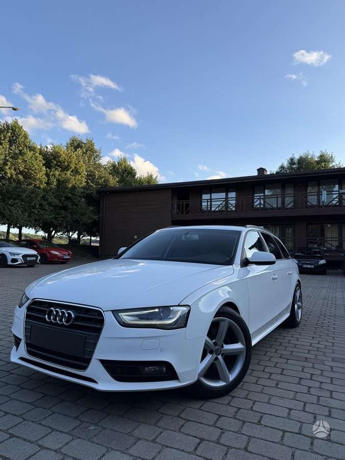 Audi A4, universalas