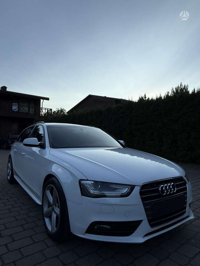 Audi A4, universalas