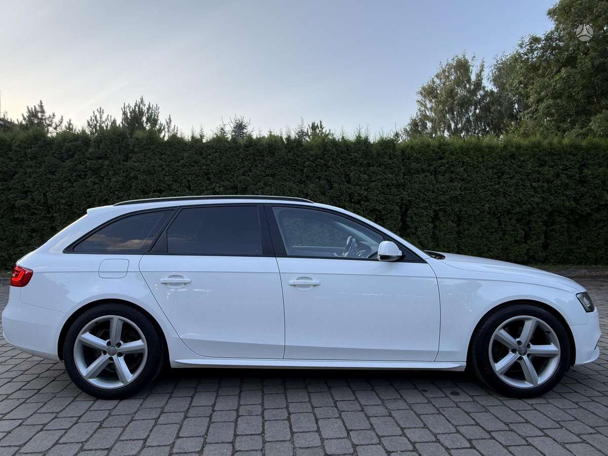 Audi A4, universalas