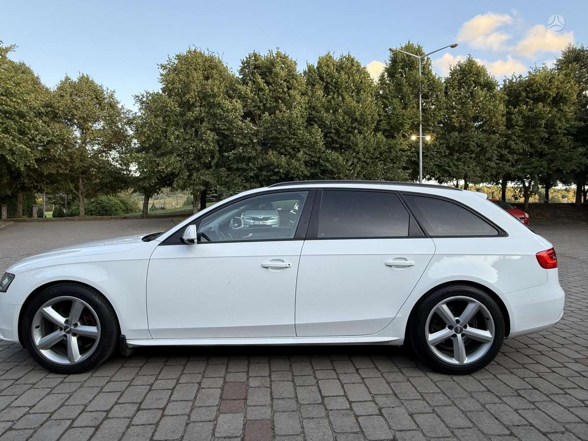 Audi A4, universalas