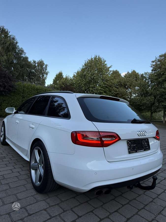 Audi A4, universalas