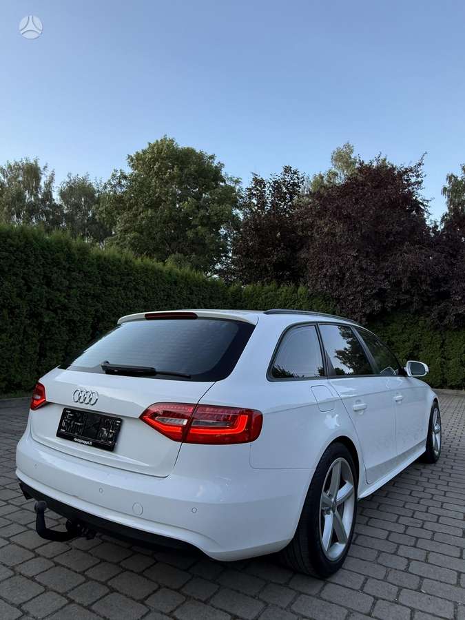 Audi A4, universalas