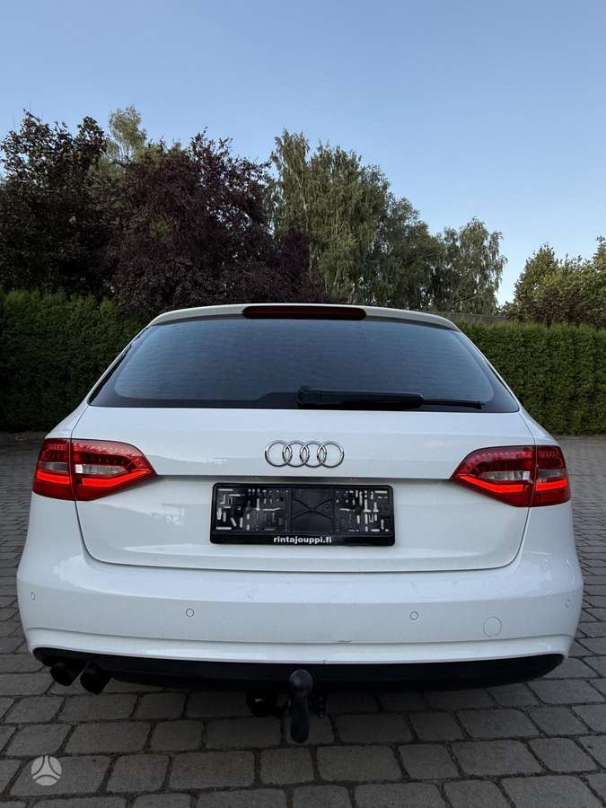 Audi A4, universalas