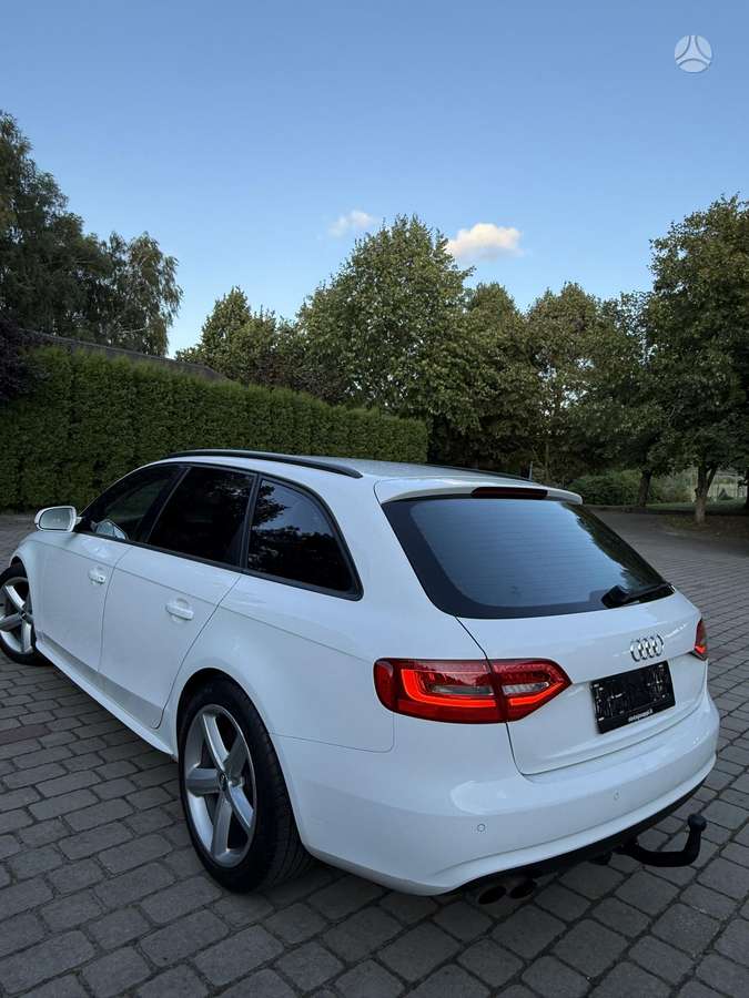 Audi A4, universalas