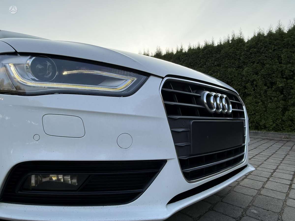 Audi A4, universalas