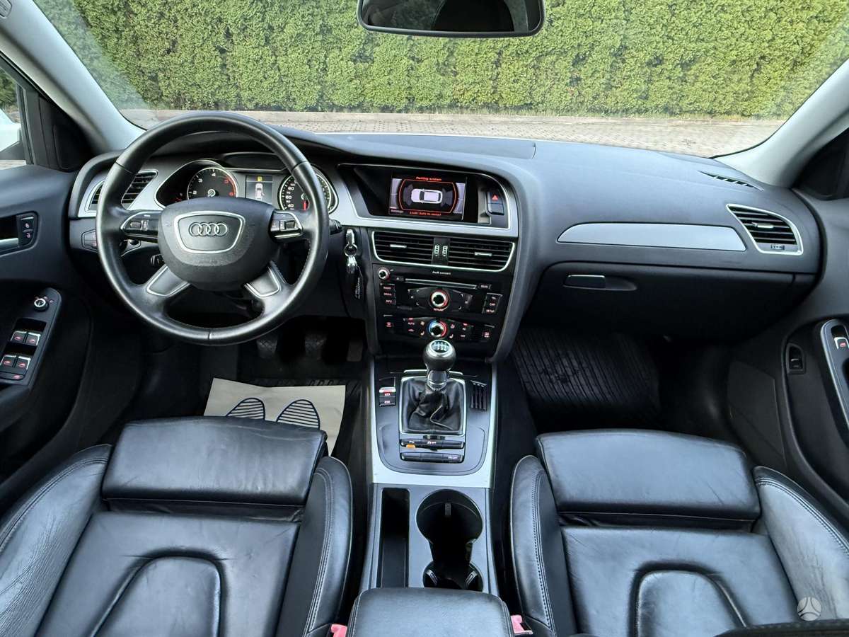 Audi A4, universalas