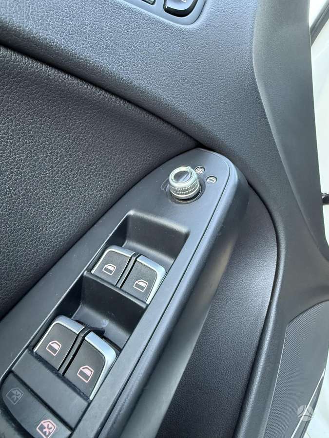 Audi A4, universalas