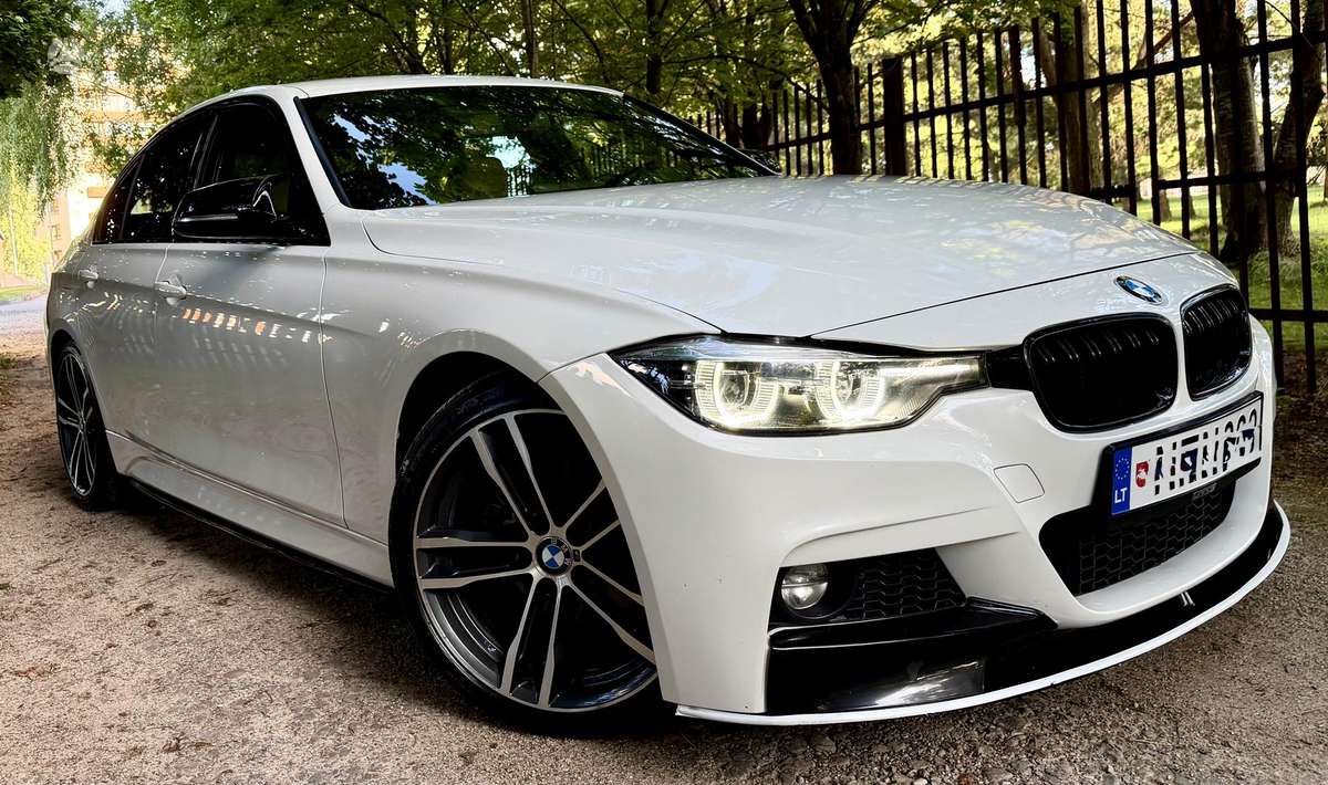 BMW 320, Седан