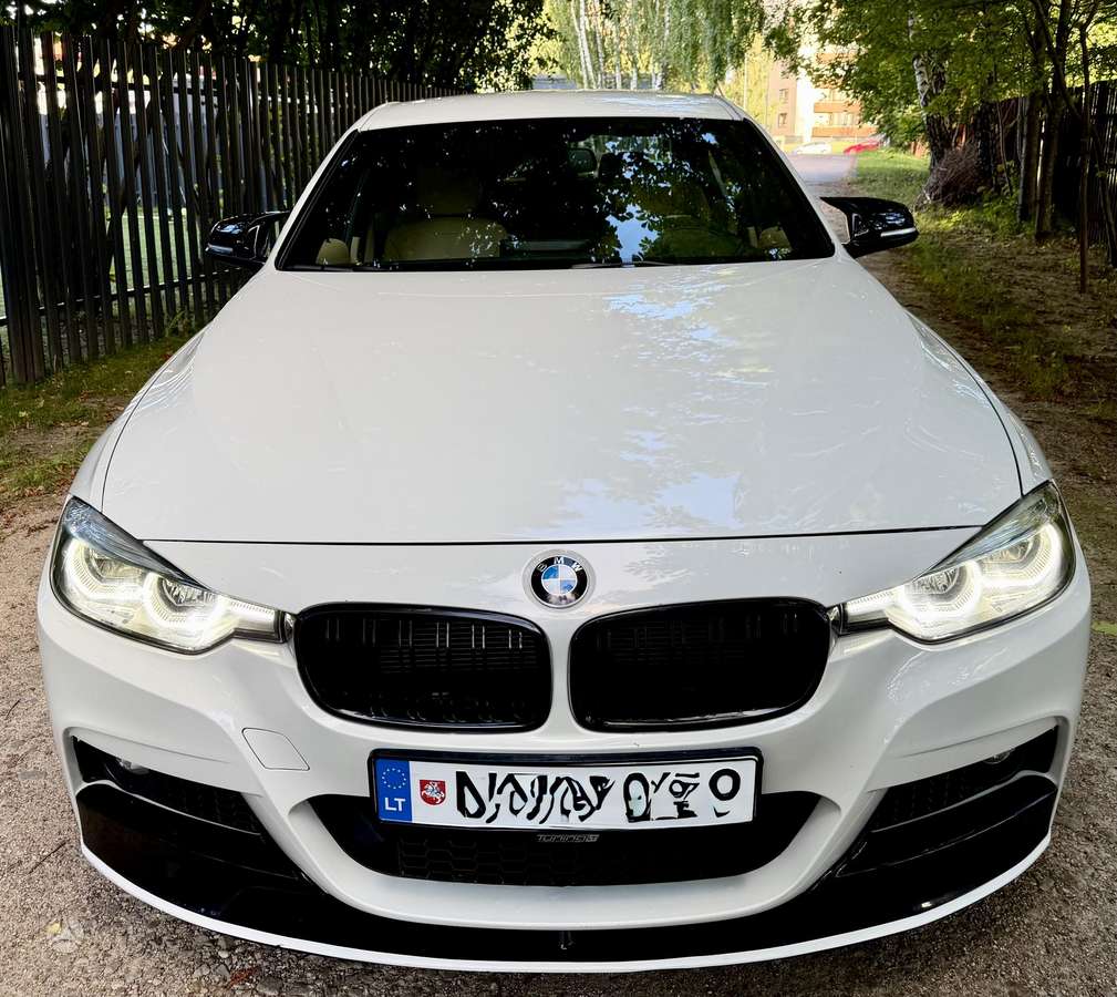 BMW 320, Седан