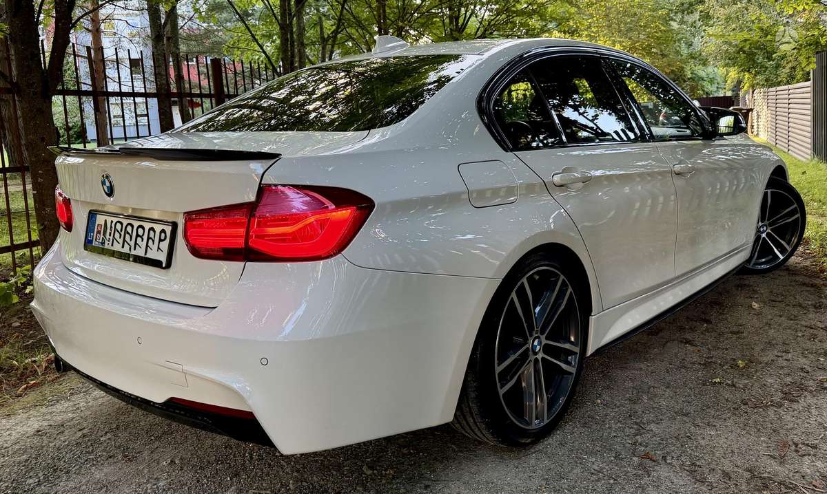 BMW 320, Седан