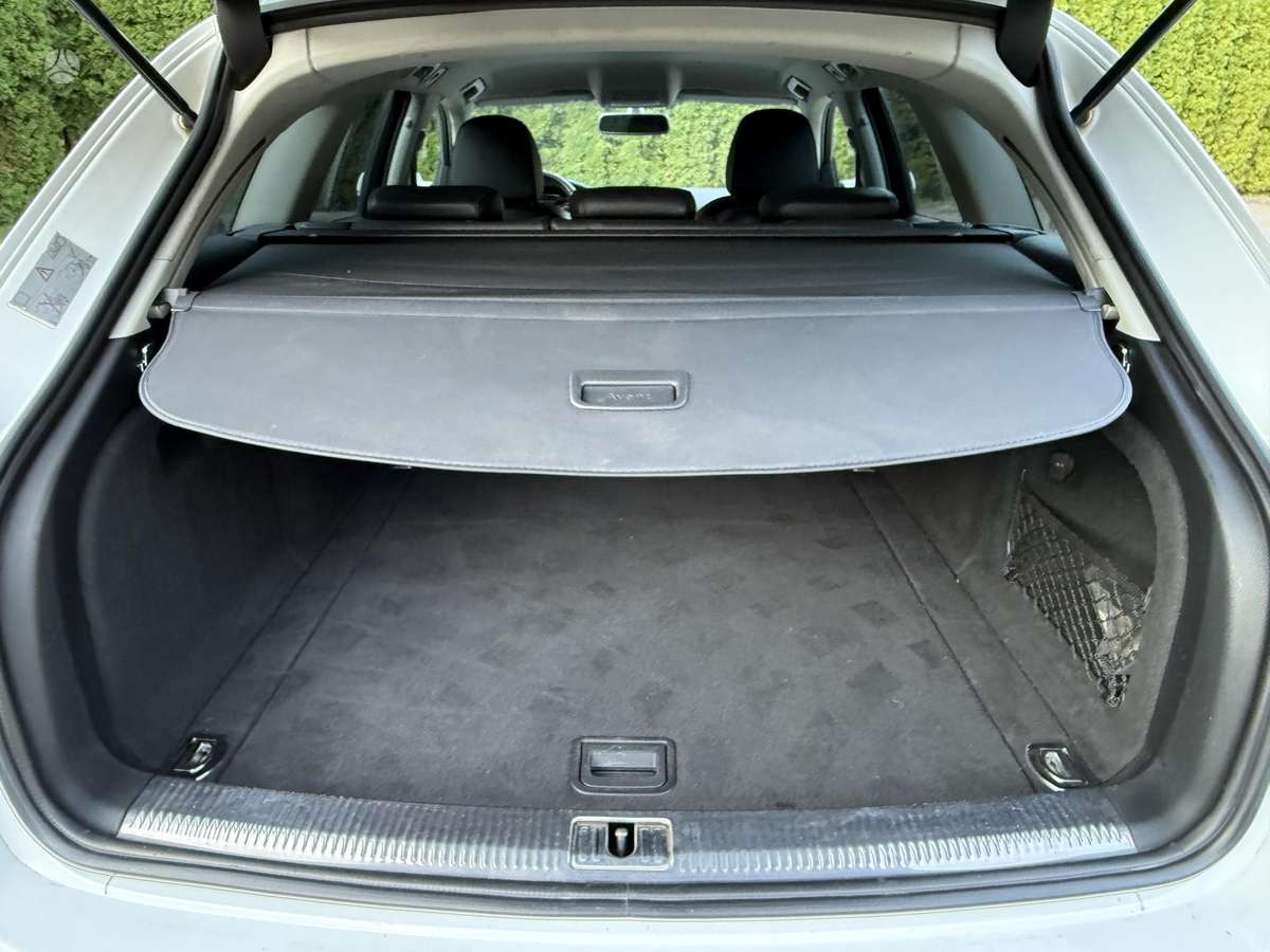 Audi A4, universalas