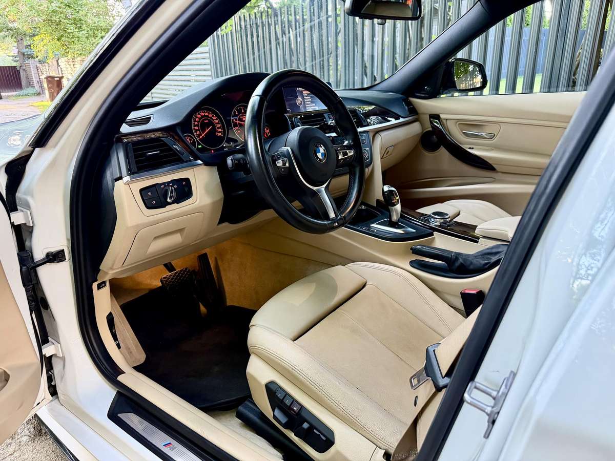 BMW 320, Седан