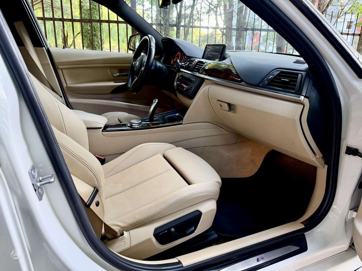 BMW 320, Седан