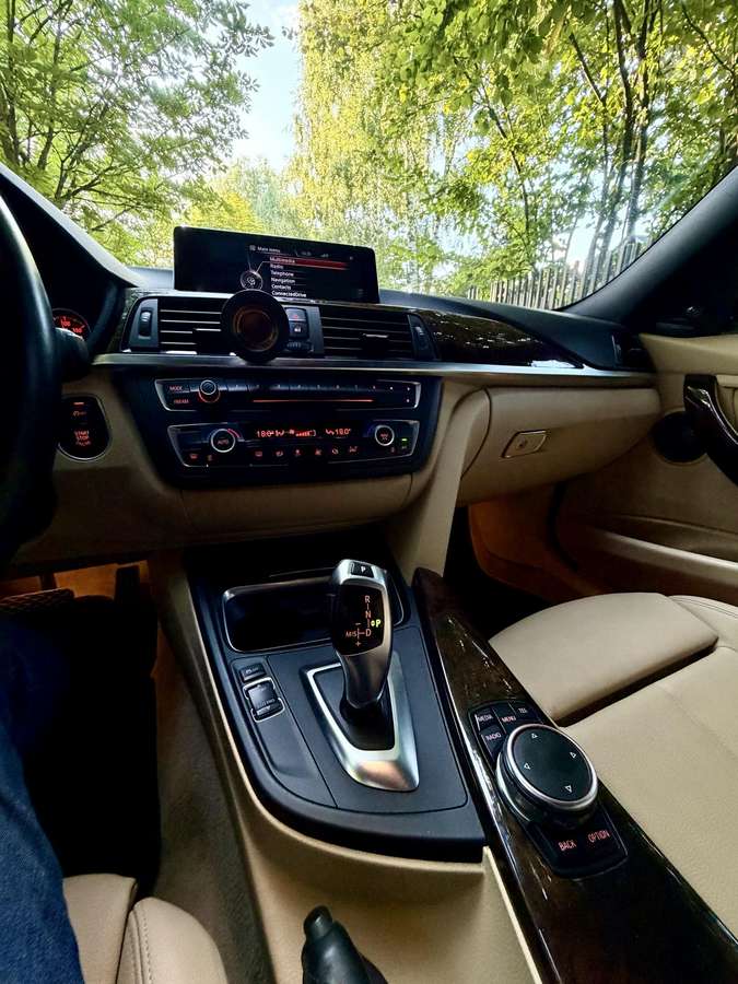 BMW 320, Седан