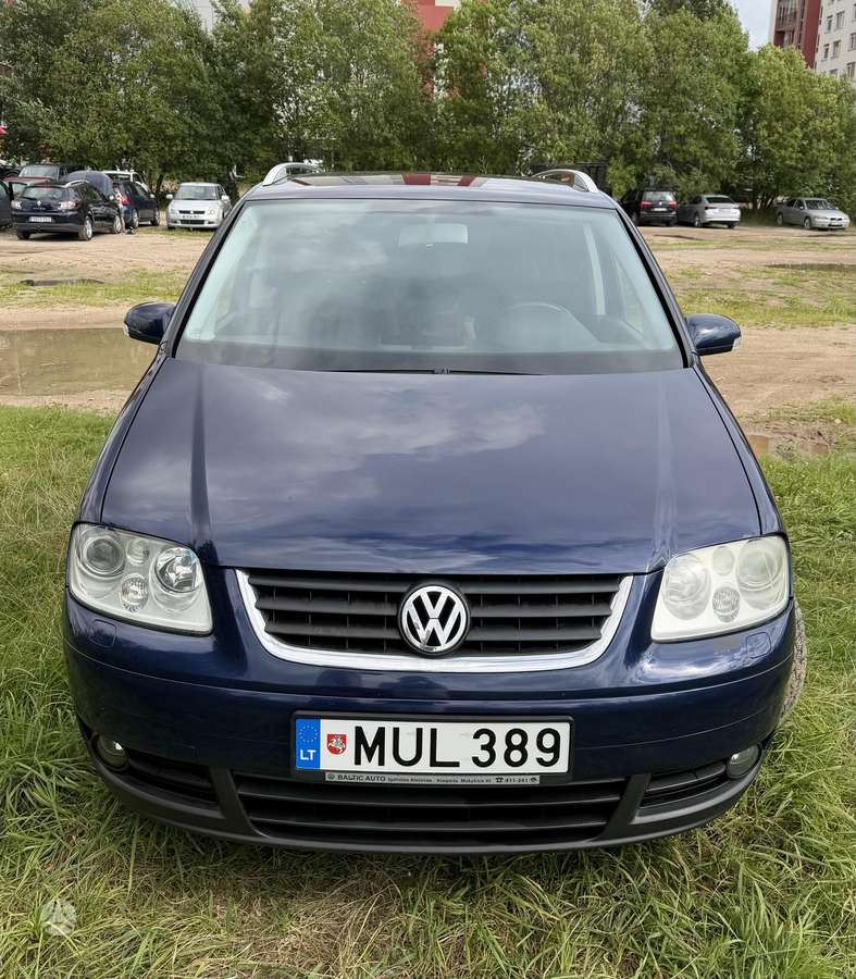 Volkswagen Touran - 1