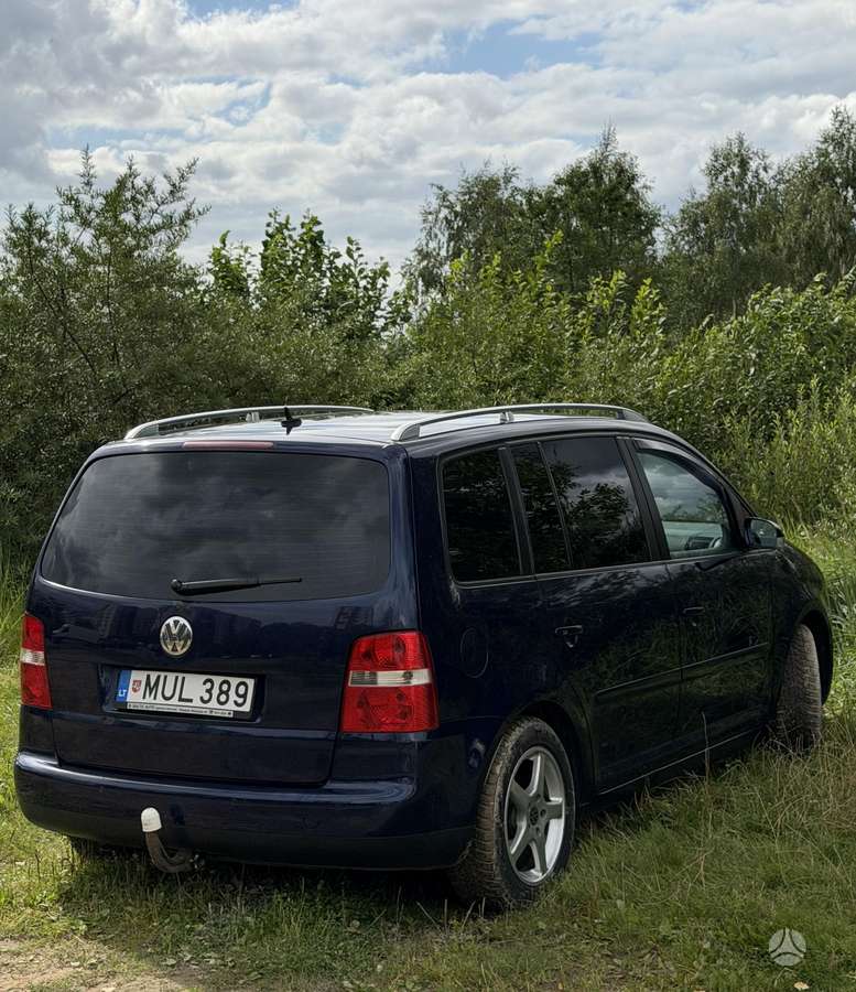 Volkswagen Touran - 4